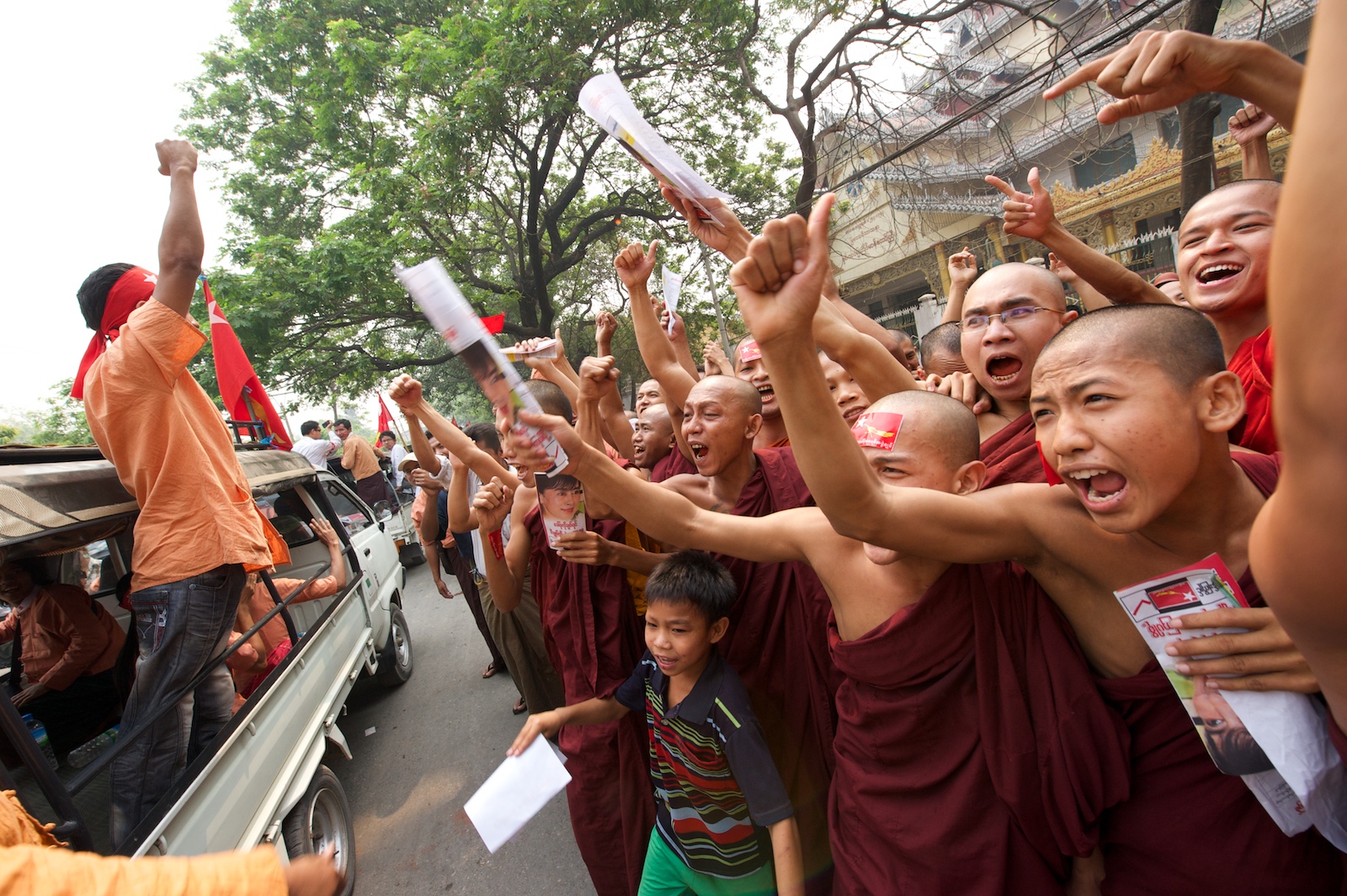 From fear to euphoria. Account from Myanmar elections.
